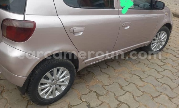Sayi Na hannu Toyota Yaris Sauran Mota in Douala a Ƙasar Kamaru
