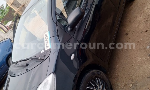 Sayi Sabo Toyota Yaris Black Mota in Douala a Ƙasar Kamaru Sayi Sabo Toyota Yaris Black Mota in Douala a Ƙasar Kamaru