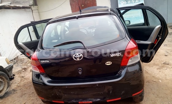 Sayi Sabo Toyota Yaris Black Mota in Douala a Ƙasar Kamaru Sayi Sabo Toyota Yaris Black Mota in Douala a Ƙasar Kamaru