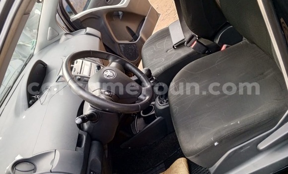 Sayi Sabo Toyota Yaris Black Mota in Douala a Ƙasar Kamaru Sayi Sabo Toyota Yaris Black Mota in Douala a Ƙasar Kamaru