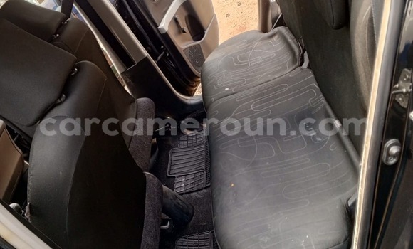 Sayi Sabo Toyota Yaris Black Mota in Douala a Ƙasar Kamaru Sayi Sabo Toyota Yaris Black Mota in Douala a Ƙasar Kamaru