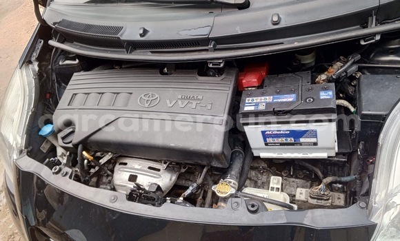 Sayi Sabo Toyota Yaris Black Mota in Douala a Ƙasar Kamaru Sayi Sabo Toyota Yaris Black Mota in Douala a Ƙasar Kamaru