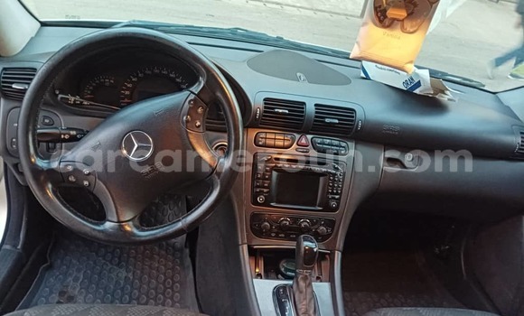Sayi Na hannu Mercedes‒Benz KOMPRESSOR Azurfa Mota in Douala a Ƙasar Kamaru Sayi Na hannu Mercedes‒Benz KOMPRESSOR Azurfa Mota in Douala a Ƙasar Kamaru