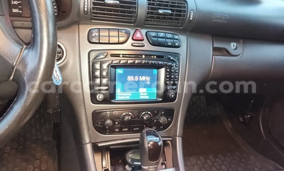 Sayi Na hannu Mercedes‒Benz KOMPRESSOR Azurfa Mota in Douala a Ƙasar Kamaru Sayi Na hannu Mercedes‒Benz KOMPRESSOR Azurfa Mota in Douala a Ƙasar Kamaru