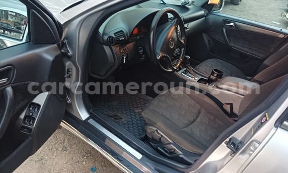 Sayi Na hannu Mercedes‒Benz KOMPRESSOR Azurfa Mota in Douala a Ƙasar Kamaru Sayi Na hannu Mercedes‒Benz KOMPRESSOR Azurfa Mota in Douala a Ƙasar Kamaru