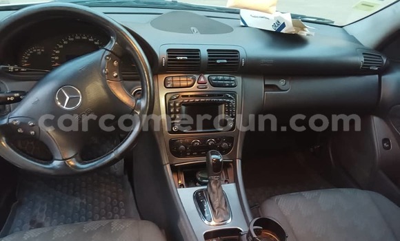 Sayi Na hannu Mercedes‒Benz KOMPRESSOR Azurfa Mota in Douala a Ƙasar Kamaru Sayi Na hannu Mercedes‒Benz KOMPRESSOR Azurfa Mota in Douala a Ƙasar Kamaru