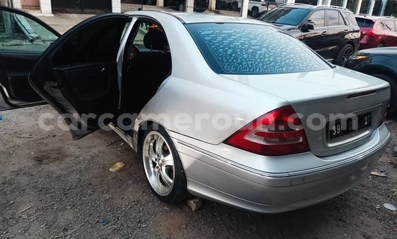 Sayi Na hannu Mercedes‒Benz KOMPRESSOR Azurfa Mota in Douala a Ƙasar Kamaru Sayi Na hannu Mercedes‒Benz KOMPRESSOR Azurfa Mota in Douala a Ƙasar Kamaru
