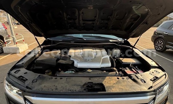 Acheter Neuf Voiture Toyota Land Cruiser Prado Noir à Yaoundé, Central Cameroon Acheter Neuf Voiture Toyota Land Cruiser Prado Noir à Yaoundé, Central Cameroon