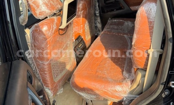 Acheter Neuf Voiture Toyota Land Cruiser Prado Noir à Yaoundé, Central Cameroon Acheter Neuf Voiture Toyota Land Cruiser Prado Noir à Yaoundé, Central Cameroon