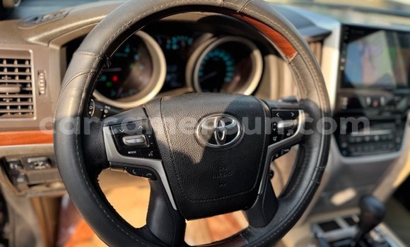Acheter Neuf Voiture Toyota Land Cruiser Prado Noir à Yaoundé, Central Cameroon Acheter Neuf Voiture Toyota Land Cruiser Prado Noir à Yaoundé, Central Cameroon