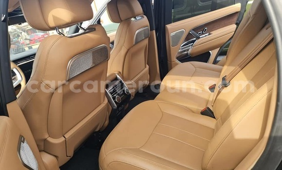 Sayi Sabo Range Rover Range Rover Black Mota in Douala a Ƙasar Kamaru Sayi Sabo Range Rover Range Rover Black Mota in Douala a Ƙasar Kamaru