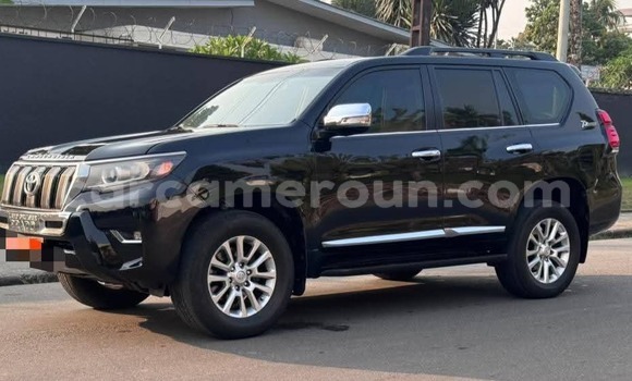 Sayi Na hannu Toyota Prado Black Mota in Douala a Ƙasar Kamaru