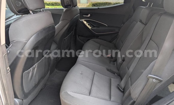 Sayi Imported Hyundai Santa Fe White Mota in Douala a Ƙasar Kamaru Sayi Imported Hyundai Santa Fe White Mota in Douala a Ƙasar Kamaru