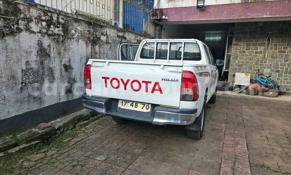 Buy Used Toyota Hilux White Car in Douala in Littoral Cameroon Buy Used Toyota Hilux White Car in Douala in Littoral Cameroon
