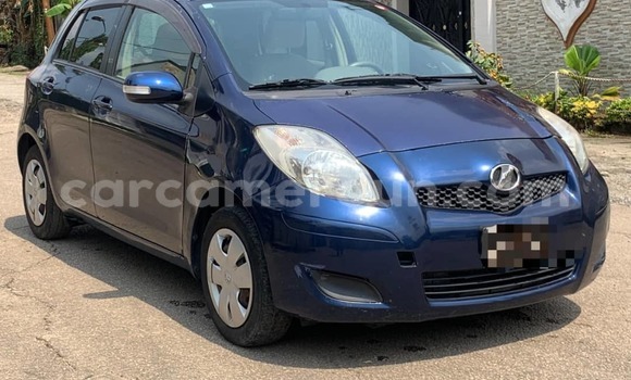 Buy Used Toyota Vitz Blue Car in Douala in Littoral Cameroon