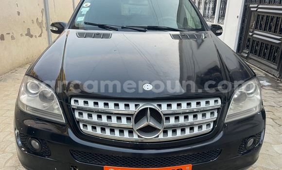 Sayi Na hannu Mercedes‒Benz ML–Class Black Mota in Douala a Ƙasar Kamaru