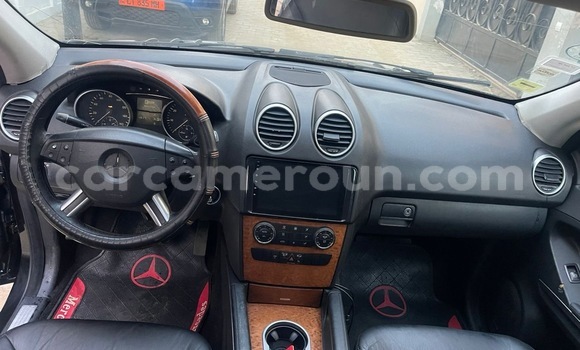 Sayi Na hannu Mercedes‒Benz ML–Class Black Mota in Douala a Ƙasar Kamaru Sayi Na hannu Mercedes‒Benz ML–Class Black Mota in Douala a Ƙasar Kamaru