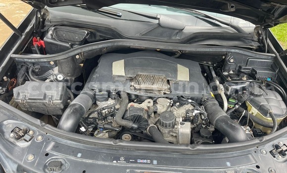 Sayi Na hannu Mercedes‒Benz ML–Class Black Mota in Douala a Ƙasar Kamaru Sayi Na hannu Mercedes‒Benz ML–Class Black Mota in Douala a Ƙasar Kamaru