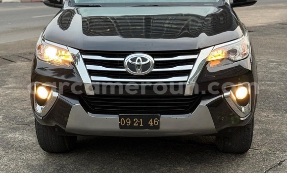 Sayi Na hannu Toyota Fortuner Black Mota in Yaounde a Babban Kamaru