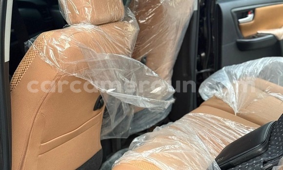 Acheter Occasion Voiture Toyota Fortuner Noir à Yaoundé, Central Cameroon Acheter Occasion Voiture Toyota Fortuner Noir à Yaoundé, Central Cameroon