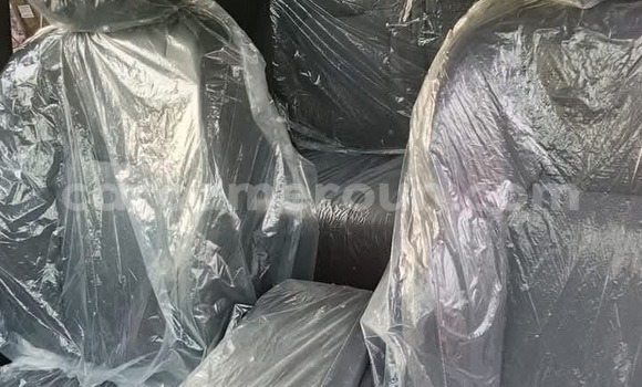 Sayi Sabo Lexus RX 350 Red Mota in Douala a Ƙasar Kamaru Sayi Sabo Lexus RX 350 Red Mota in Douala a Ƙasar Kamaru