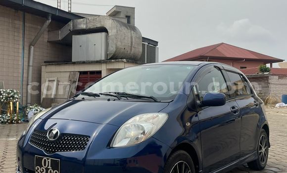 Sayi Na hannu Toyota Vitz Blue Mota in Douala a Ƙasar Kamaru