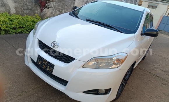 Acheter Occasion Voiture Toyota Matrix Blanc à Yaoundé, Central Cameroon