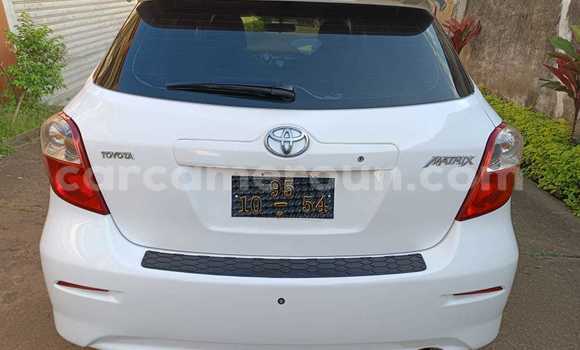 Acheter Occasion Voiture Toyota Matrix Blanc à Yaoundé, Central Cameroon Acheter Occasion Voiture Toyota Matrix Blanc à Yaoundé, Central Cameroon