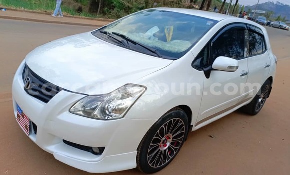 Sayi Na hannu Toyota Blade White Mota in Yaounde a Babban Kamaru Sayi Na hannu Toyota Blade White Mota in Yaounde a Babban Kamaru