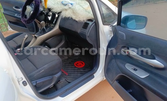 Sayi Na hannu Toyota Blade White Mota in Yaounde a Babban Kamaru Sayi Na hannu Toyota Blade White Mota in Yaounde a Babban Kamaru