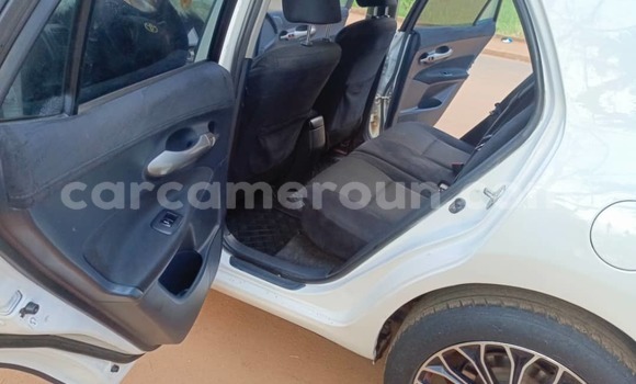 Sayi Na hannu Toyota Blade White Mota in Yaounde a Babban Kamaru Sayi Na hannu Toyota Blade White Mota in Yaounde a Babban Kamaru