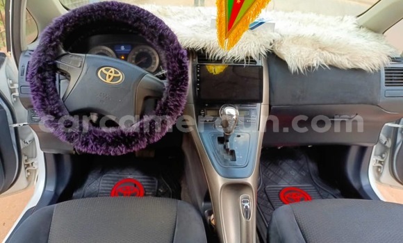 Sayi Na hannu Toyota Blade White Mota in Yaounde a Babban Kamaru Sayi Na hannu Toyota Blade White Mota in Yaounde a Babban Kamaru