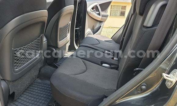 Sayi Na hannu Toyota RAV4 Black Mota in Yaounde a Babban Kamaru Sayi Na hannu Toyota RAV4 Black Mota in Yaounde a Babban Kamaru