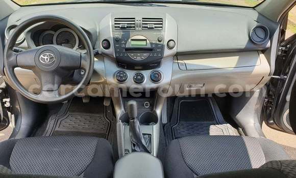 Sayi Na hannu Toyota RAV4 Black Mota in Yaounde a Babban Kamaru Sayi Na hannu Toyota RAV4 Black Mota in Yaounde a Babban Kamaru