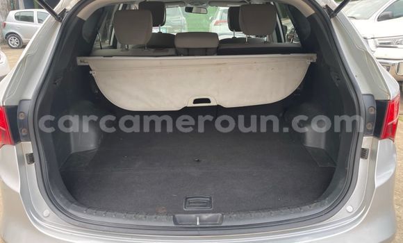 Sayi Na hannu Hyundai Santa Fe Azurfa Mota in Douala a Ƙasar Kamaru Sayi Na hannu Hyundai Santa Fe Azurfa Mota in Douala a Ƙasar Kamaru