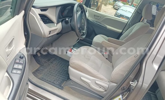 Acheter Occasion Voiture Toyota Sienna Marron à Douala, Littoral Cameroon Acheter Occasion Voiture Toyota Sienna Marron à Douala, Littoral Cameroon