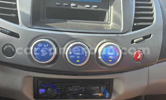 Sayi Na hannu Mitsubishi L200 Blue Mota in Douala a Ƙasar Kamaru Sayi Na hannu Mitsubishi L200 Blue Mota in Douala a Ƙasar Kamaru