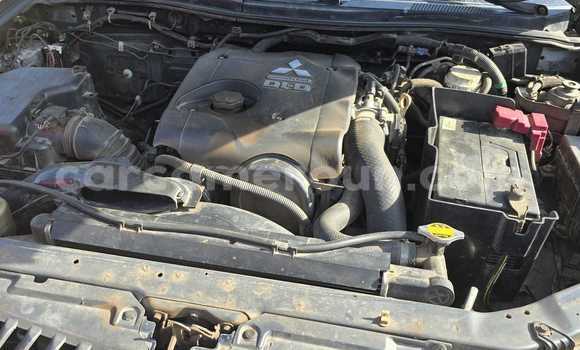 Sayi Na hannu Mitsubishi L200 Blue Mota in Douala a Ƙasar Kamaru Sayi Na hannu Mitsubishi L200 Blue Mota in Douala a Ƙasar Kamaru