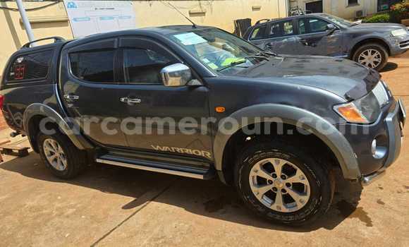 Sayi Na hannu Mitsubishi L200 Blue Mota in Douala a Ƙasar Kamaru Sayi Na hannu Mitsubishi L200 Blue Mota in Douala a Ƙasar Kamaru