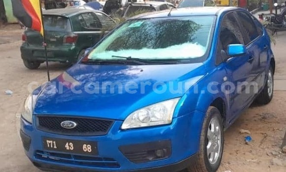 Sayi Na hannu Ford Focus Blue Mota in Douala a Ƙasar Kamaru
