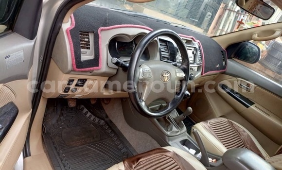Sayi Na hannu Toyota Fortuner Azurfa Mota in Douala a Ƙasar Kamaru Sayi Na hannu Toyota Fortuner Azurfa Mota in Douala a Ƙasar Kamaru