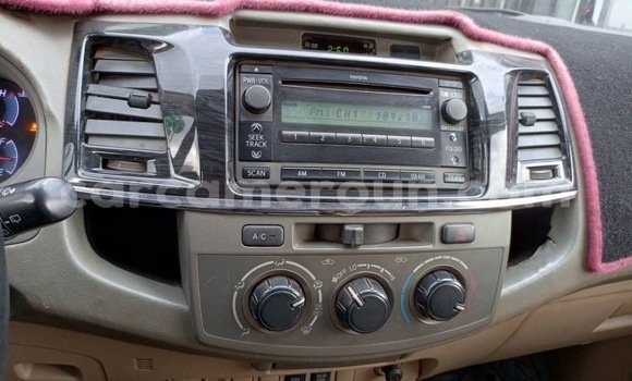 Sayi Na hannu Toyota Fortuner Azurfa Mota in Douala a Ƙasar Kamaru Sayi Na hannu Toyota Fortuner Azurfa Mota in Douala a Ƙasar Kamaru