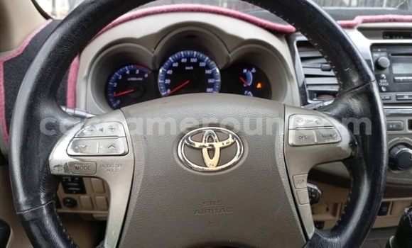 Sayi Na hannu Toyota Fortuner Azurfa Mota in Douala a Ƙasar Kamaru Sayi Na hannu Toyota Fortuner Azurfa Mota in Douala a Ƙasar Kamaru