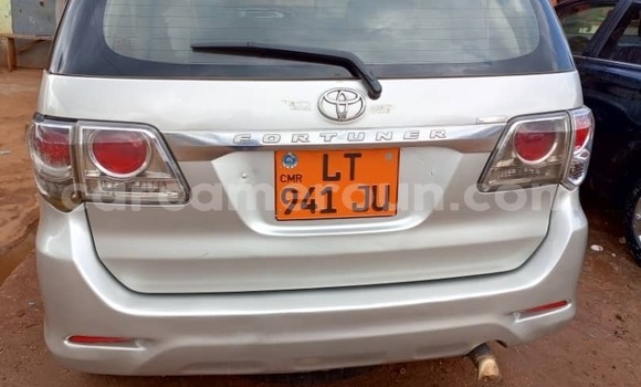 Sayi Na hannu Toyota Fortuner Azurfa Mota in Douala a Ƙasar Kamaru Sayi Na hannu Toyota Fortuner Azurfa Mota in Douala a Ƙasar Kamaru