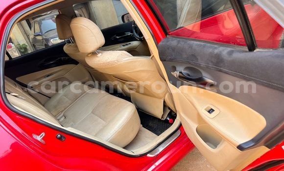 Sayi Na hannu Toyota Blade Red Mota in Yaounde a Babban Kamaru Sayi Na hannu Toyota Blade Red Mota in Yaounde a Babban Kamaru