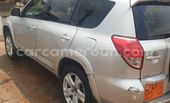 Sayi Na hannu Toyota RAV4 Azurfa Mota in Douala a Ƙasar Kamaru Sayi Na hannu Toyota RAV4 Azurfa Mota in Douala a Ƙasar Kamaru