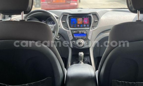 Sayi Na hannu Hyundai Santa Fe Red Mota in Douala a Ƙasar Kamaru Sayi Na hannu Hyundai Santa Fe Red Mota in Douala a Ƙasar Kamaru