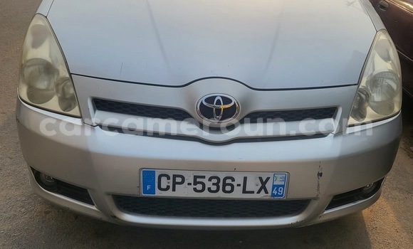Acheter Neuf Voiture Toyota Corolla Verso Gris à Douala, Littoral Cameroon Acheter Neuf Voiture Toyota Corolla Verso Gris à Douala, Littoral Cameroon
