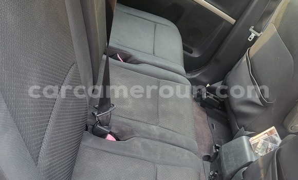 Sayi Sabo Toyota Corolla Verso Azurfa Mota in Douala a Ƙasar Kamaru Sayi Sabo Toyota Corolla Verso Azurfa Mota in Douala a Ƙasar Kamaru