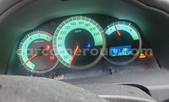 Sayi Sabo Toyota Corolla Verso Azurfa Mota in Douala a Ƙasar Kamaru Sayi Sabo Toyota Corolla Verso Azurfa Mota in Douala a Ƙasar Kamaru